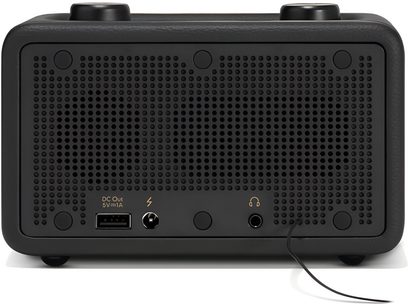 Radio Roberts Revival Rest melnā mākslīgās ādas apdares ar perforētu metāla aizmugurējo paneļu, USB pieslēgvietu barošanai un ausīm, aizmugurējais skats