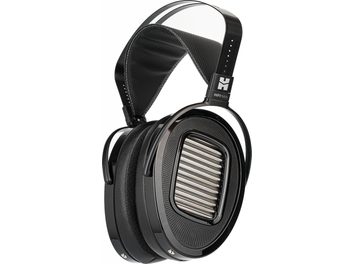 Casque hifi filaire ouvert Hifiman Arya Unveiled, vue de trois quarts, arceau perforé noir, oreillettes ovales avec grille métallique