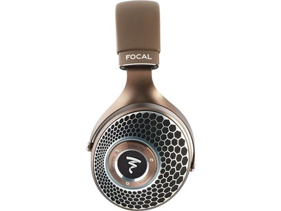 Casque hifi ouvert Focal Clear MG, coloris bronze et noir, grille hexagonale sur les oreillettes, vue de face