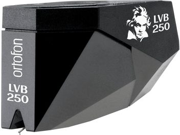 Cellule pour platine vinyle hi-fi Ortofon 2M BLACK LVB 250, vue de trois quarts, corps noir angulaire, texte et illustration blancs
