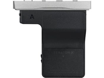 Scheda di espansione Astell&Kern SEM-2 in alluminio spazzolato con connettore e logo inciso, vista frontale e laterale