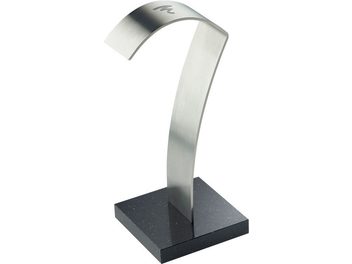 Support casque audio en métal brossé incurvé sur socle rectangulaire noir, vue de trois-quarts face