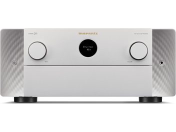 Ampli home-cinéma Marantz Cinema 30 argent, vue de face, boutons et prises en façade, afficheur central indiquant "Blu-ray"