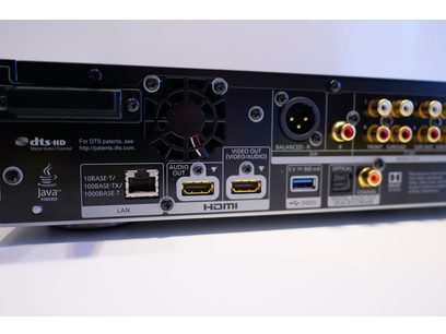 Lecteur Blu-ray 4K Panasonic DP-UB9000EG1, vue arrière, connectique HDMI, audio, vidéo, réseau, alimentation