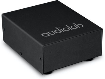 Conditionneur secteur Audiolab DC-BLOCK noir rectangulaire avec surface mate, logo argenté sur le dessus, vis latérales visibles