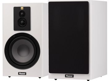 Enceinte bibliothèque Magnat Signature 603 blanc satin, vue de face, 2 unités, 1 avec grille noire, 1 sans, 1 tweeter, 1 woofer circulaire