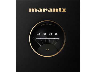 Quadrante nero e dorato di un amplificatore Marantz con scale graduate da -40 a -10 dB e lancetta su -20 dB, testo "MADE IN JAPAN"