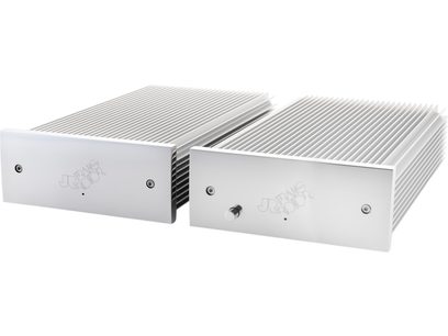 Transrotor Phono 8.2 MC sym phono-forforstærker i sølvfarvet aluminium, dobbelt rektangulært kabinet med glat front og brede køleribber på top og sider, set i trekvart forfra
