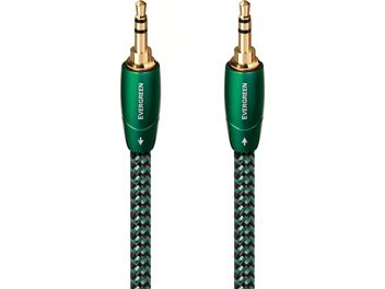 3,5 mm analogā audiokabeļš Audioquest Evergreen Jack/Jack 1 m, skats no priekšas uz abiem zelta krāsas vīrišķajiem savienotājiem ar cilindrisko metāliski zaļu korpusu, kuriem uzrakstīts "Evergreen" un virziena bultas, pletena zaļā un melnā apvalka