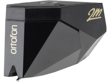 Cellule platine vinyles Ortofon 2M black, vue de face et de côté, corps noir mat, inscription dorée "2M" sur le côté