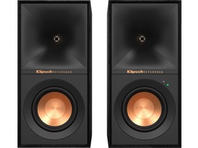 Par aktivnih studijskih monitorjev Klipsch Reference R-40PM v črni barvi, s sijajno sprednjo stranjo, bakrenimi nizkotonci in visokotonci