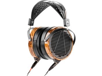 Cuffia hi-fi cablata aperta Audeze LCD-3 zebrano, vista di tre quarti, padiglioni circolari in legno zebrano marrone con venature scure e griglia metallica nera aperta, ampi cuscinetti in pelle nera e archetto a doppia fascia traforata in metallo
