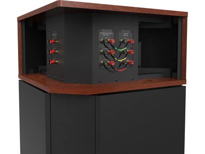 Loa đứng Klipsch Khorn AK7 m&agrave;u gỗ &oacute;c ch&oacute; Mỹ, h&igrave;nh ảnh một phần mặt sau với c&aacute;c đầu nối v&agrave; lớp ho&agrave;n thiện bằng gỗ v&agrave; đen.