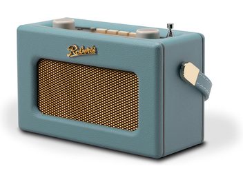 Radio FM za mizo Roberts Revival Uno BT v nebesno modri barvi s teksturirano umetno usnjo, pozlačeno prednjo rešetko, dvema velikima kremnima gumboma na vrhu, pripasovano bočno traku, pogled z desne sprednje strani pod kotom tri četrtine.