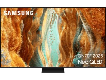 Samsung Neo QLED QN70F 2025 sort tv med slank metalramme, fladt glasdisplay, set forfra, placeret på sort centralt stativ