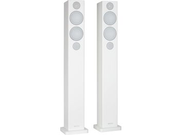 Două boxe coloane Monitor Audio Radius R270 în culoarea alb satin, văzute din față, de formă dreptunghiulară, fiecare având 3 difuzoare circulare