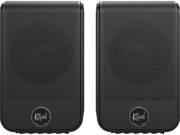 Kaks musta juhtmevaba Klipsch Flexus Surr 100 kõlarit, ristkülikukujulised, perforeeritud metallist võrega, valge logoga