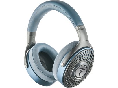 Casque hifi clos Focal AZURYS, arceau et coussinets rembourrés bleu clair, oreillettes circulaires perforées, vue de face