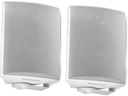 Deux enceintes d'extérieur Cabasse ZEF 17 blanches, vues de face, grilles métalliques perforées rectangulaires, supports inclinés