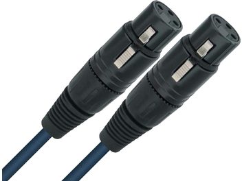 To XLR-kabler Wireworld Luna 8 på 1 meter, sorte, med forsølvede XLR-stik, flettet kappe og hvide markeringer, fotograferet forfra