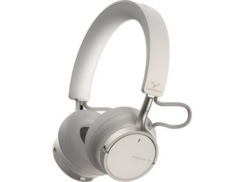 Beyerdynamic AVENTHO 100 krēmkrāsas austiņas ar plastmasas un matēta bēša alumīnija konstrukciju, slēgtas apaļas austiņu uzlikas ar nelielu indikatoru atveri un metāla eņģēm, pieskaņota polsterēta galvas stīpa un īss auduma vads, kas savieno labo austiņu, skats no labās puses trīs ceturtdaļu leņķī
