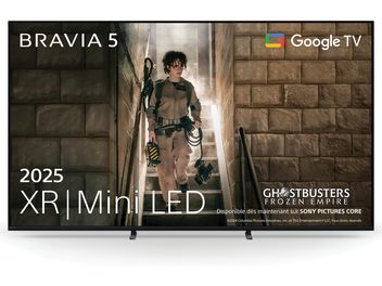 Grand téléviseur haute définition Sony BRAVIA 5 K98XR5 noir à cadre métallique ultrafin avec deux pieds courts noirs, vue de face