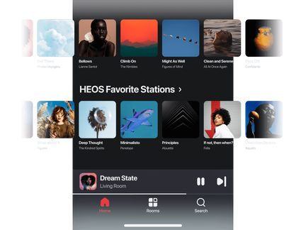 Interface utilisateur avec vignettes carrées colorées, texte blanc, icônes de navigation en bas, fond noir et gris