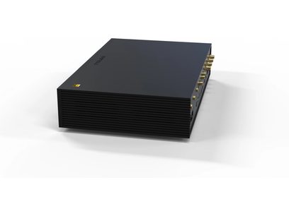 Lecteur audio réseau EverSolo DMP-A8 noir, vue de face en légère plongée, format rectangulaire, grille frontale noire