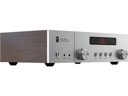 Ampli hi-fi stéréo JBL SA550 en aluminium brossé, vue de face, avec boutons, prises et affichage LED rouge "JBL SA550"