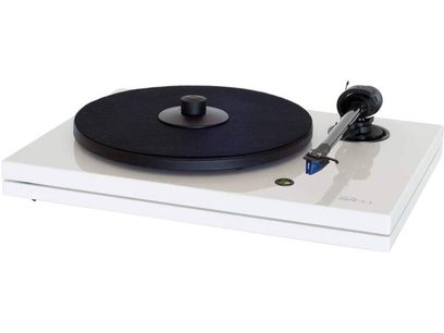 Top view of the Music Hall MMF 5.3 WH white turntable, matte black platter, tonearm with cartridge, on a white base