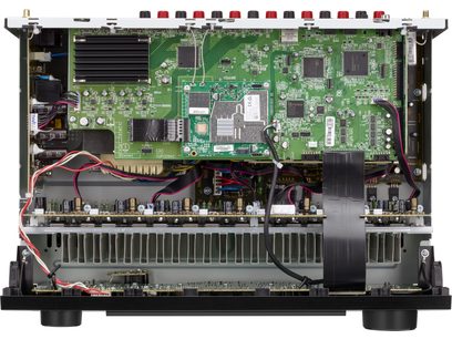 Ampli home-cinéma Denon AVR-X2800H DAB Noir, vue intérieure de face, circuits imprimés verts, composants électroniques