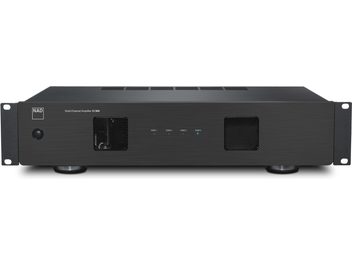 Multikanalig effektförstärkare NAD CI-980 i svart borstad metall, framifrån, rackmonterad rektangulär frontpanel med fäste, rund strömbrytare till vänster, två maskventilerade galler och fyra centrala LED-indikatorer