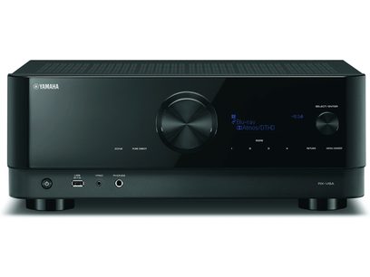 Yamaha RX-V6A svart hemmabioprojektor, frontvy, blå display "Blu-ray Atmos/DTS:X", knappar och anslutningar