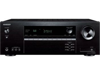 Facciata nera dell'amplificatore home theater Onkyo TX-NR5100, display verde, pulsanti e manopole di controllo