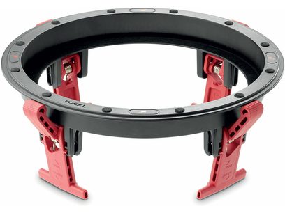 Εντοιχιζόμενο ηχείο οροφής Focal 300 ICW6, προοπτική όψη, μαύρο κυκλικό πλαίσιο, κόκκινοι συνδετήρες, μεταλλικά ελατήρια
