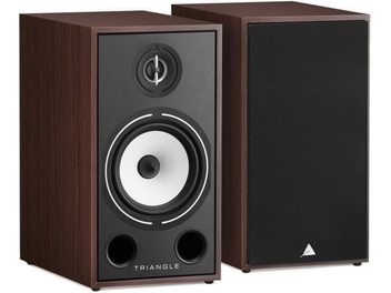 Due diffusori da pavimento Triangle Borea BR03 in finitura noce, visti frontalmente, con altoparlanti e tweeter visibili