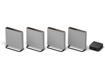 Sony Bravia Theatre Quad kompakt højttalersæt, 4 rektangulære grå højttalere på sort stativ, sort kabinet