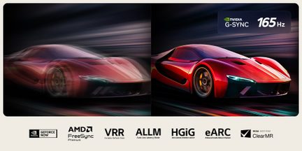 Montage comparatif rectangulaire, vue trois-quarts avant, montrant une voiture de sport rouge à carrosserie métallique floutée à gauche et nette à droite, surmonté d’un encadré « NVIDIA G-SYNC 165 Hz » et au-dessous d’une bande beige illustrée de plusieurs logos technologiques