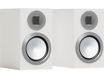 Enceintes bibliothèque Monitor Audio Gold 50 6G blanc satin, vue de face, deux haut-parleurs circulaires argentés, grille noire