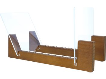 Έπιπλο και αποθηκευτικός χώρος για πικάπ Enova HIFI VR 40 WP με ξύλινη καφέ κατασκευή, πλαϊνά στηρίγματα από διαφανές ακρυλικό