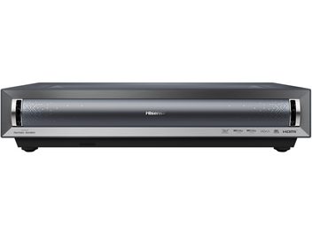 Hisense PX3-Pro videoprojektor, frontvisning, central perforeret gitter, teknologilogoer nederst, metalliske finish