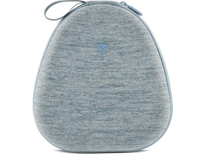 Casque hifi clos Focal AZURYS, vue de face, boîtier en tissu gris clair avec logo stylisé au centre, fermeture éclair en haut