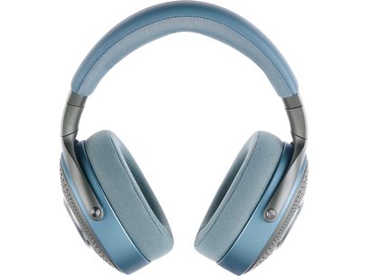 Casque hifi clos Focal AZURYS, vue de face, coussinets et arceau rembourrés en tissu bleu, coques grises avec vis apparentes