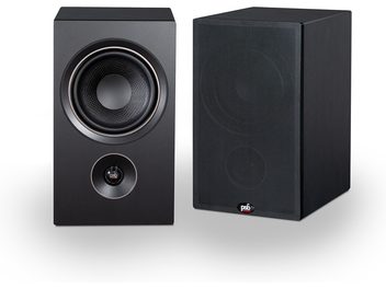 Due diffusori da scaffale PSB Alpha P5 in frassino nero, uno di fronte, uno di retro, tweeter, midrange, condotto reflex, terminali di connessione