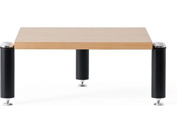 Ripiano aggiuntivo per mobile hi-fi con piano rettangolare in rovere, 4 gambe cilindriche nere e terminali metallici