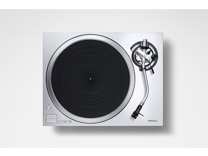 Platine vinyles hi-fi Technics SL-1500CEG-S Argent, vue de dessus, plateau noir, bras de lecture avec cellule, sur fond blanc