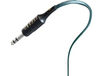 Grön audiokabel med svart 3,5 mm jackuttag "Cardas" på ena sidan, den andra änden är inte synlig på bilden