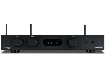 Ampli hi-fi intégré stéréo Audiolab 6000A Play noir avec façade rectangulaire, 3 boutons circulaires, écran central, 2 antennes
