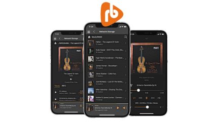 Kolm musta klaasist ja metallist nutitelefoni, vaade eestpoolt ja osaliselt üksteise peal, ülaosas nähtav sälk, ekraanidel avatud muusikamängija liides, oranž „rb” logo ülalpool
