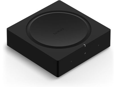Črn stereo hi-fi ojačevalnik Sonos Amp, pogled od zgoraj, kvadratna oblika, mat površina z vzbočenim logotipom Sonos na sredini